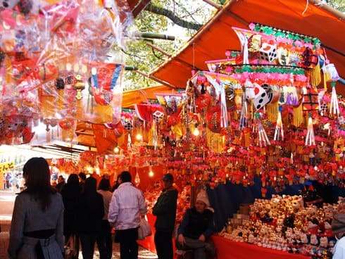 毘沙門天大祭だるま市の風景