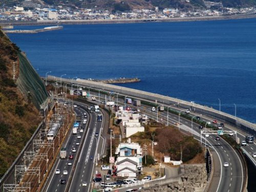 薩埵峠下の陸地