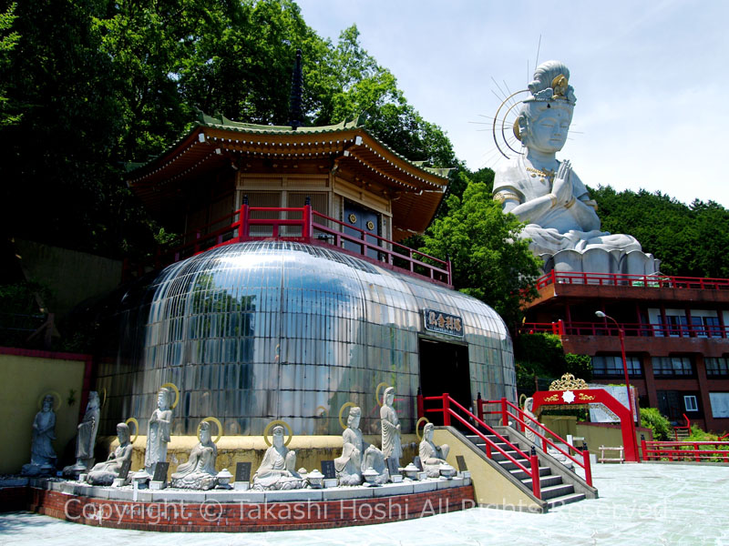 うさみ観音寺の仏舎利塔