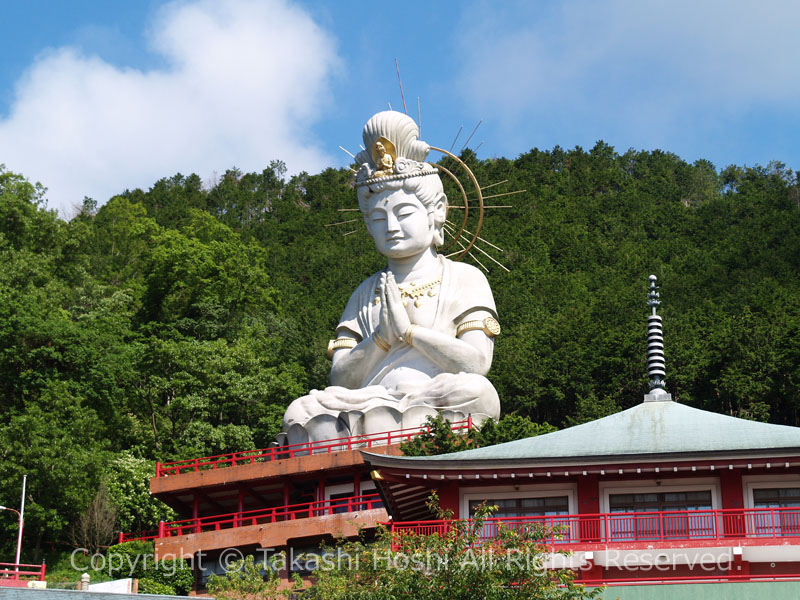 うさみ観音寺の世界平和大観音像