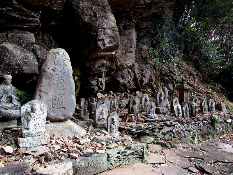 修禅寺奥の院の降魔壇と石仏