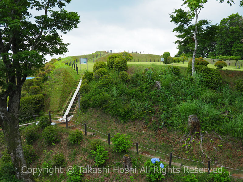 山中城の元西櫓から望む西ノ丸と見張台