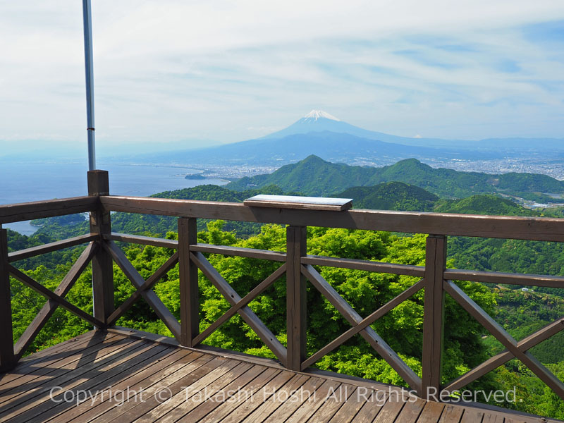 葛城山山頂展望台から見る富士山と駿河湾の絶景