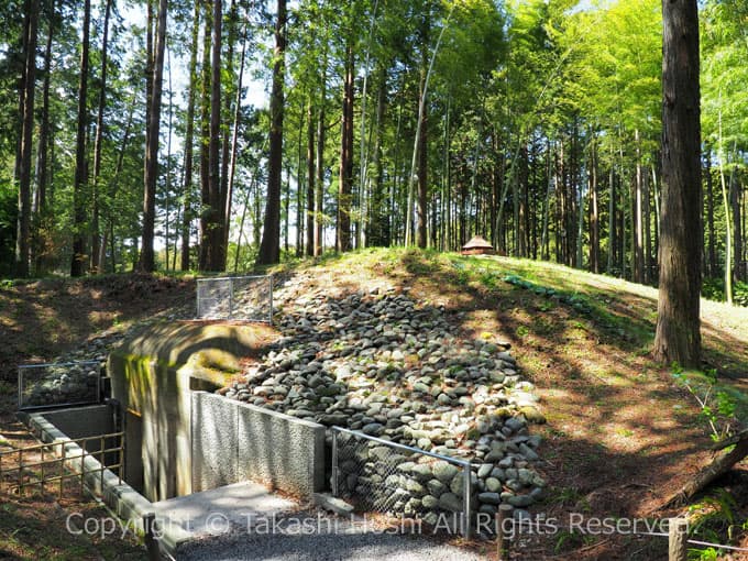 秩父宮記念公園にある秩父宮同妃両殿下防空壕