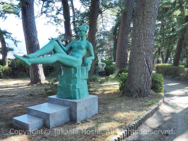 松原公園に建つ彫刻や文学碑