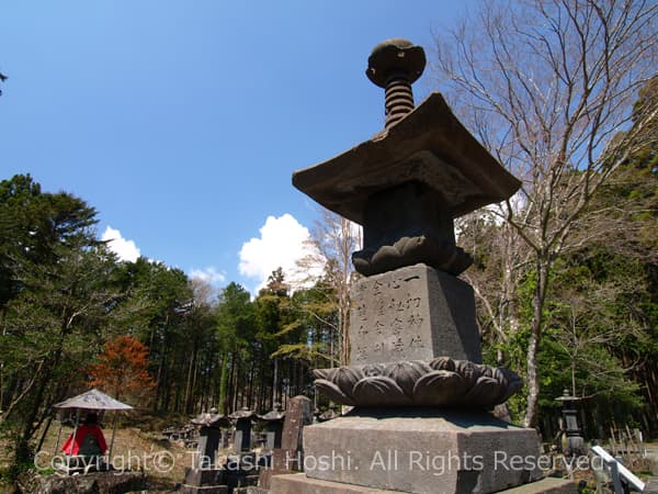 人穴富士講遺跡の宝篋印塔