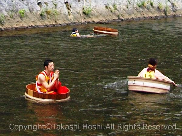 松川タライ乗り競走で悟りを開く