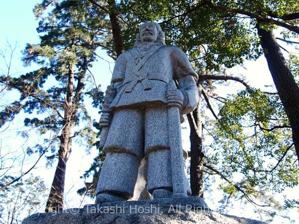 焼津神社の日本武尊像