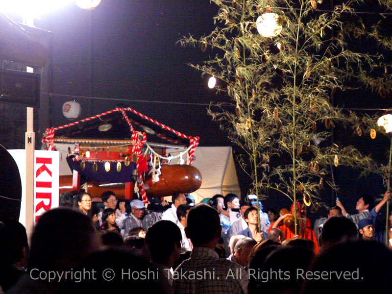 どんつく祭の神輿