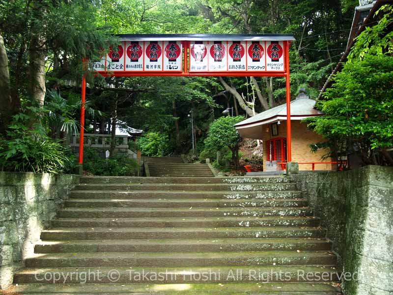 清水寺の観音堂へと続く石段