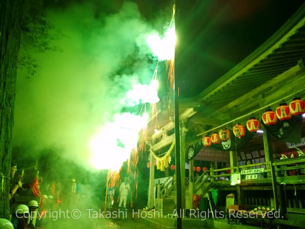 徳山浅間神社の注連縄花火