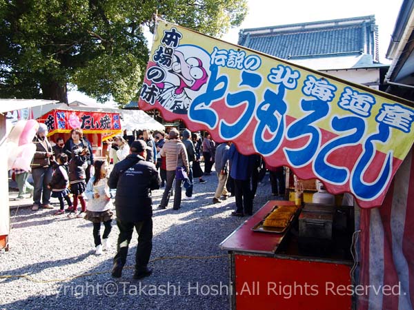 露店が並ぶ正覚寺境内