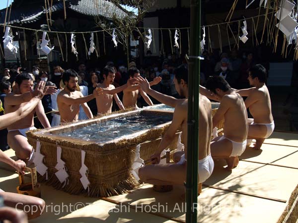 大黒祭の水行式