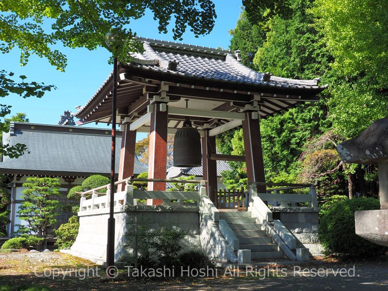 小泉久遠寺の鐘楼堂