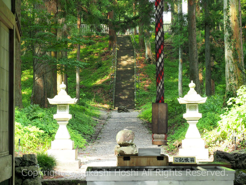 山宮浅間神社の参道の鉾立石