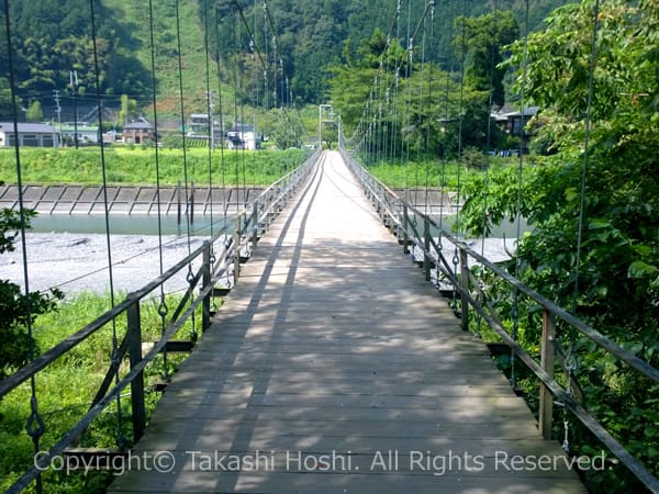 中河内川の吊り橋