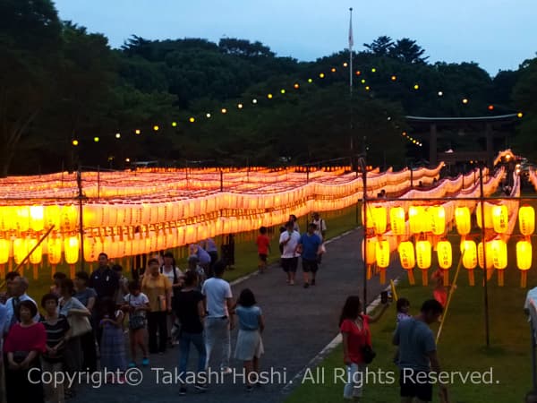 万灯みたま祭の拝殿からの眺め