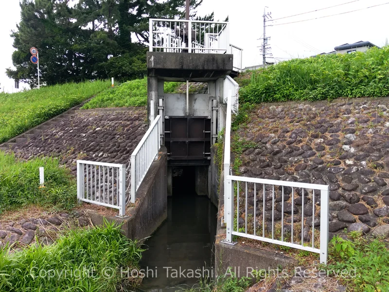 岩淵水門の鉄製の水門扉