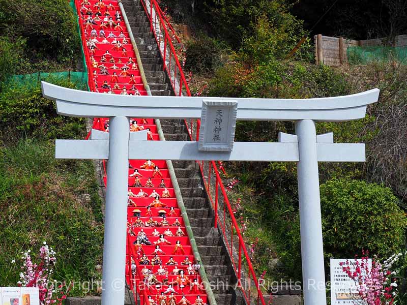 天神神社鳥居と日本一118段ひな飾り