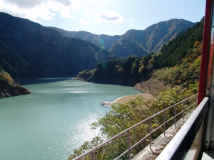 南アルプスあぷとラインから見る接岨湖