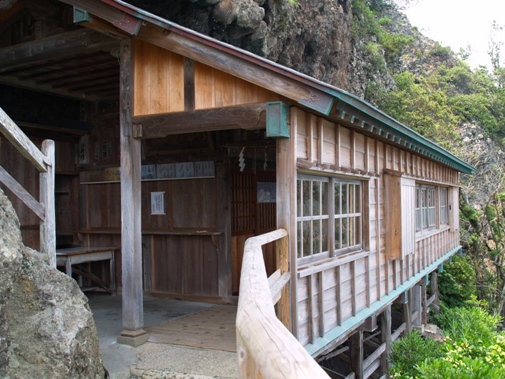 石室神社の社殿