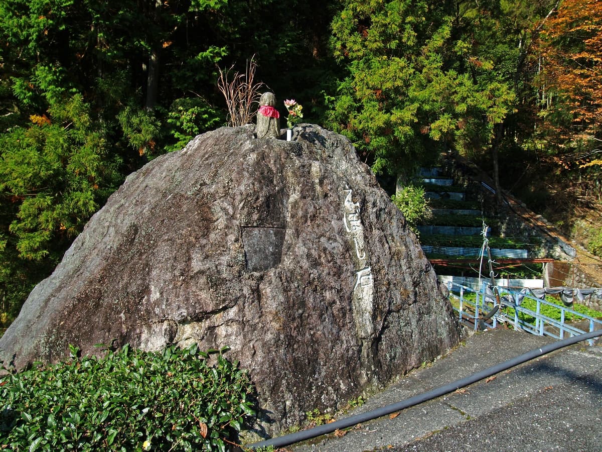 えぼし石 (有東木) --- 静岡市観光ガイド『駿河湾☆百景』