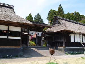 井出館