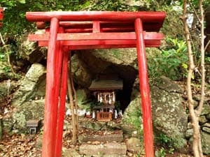 巌室神社